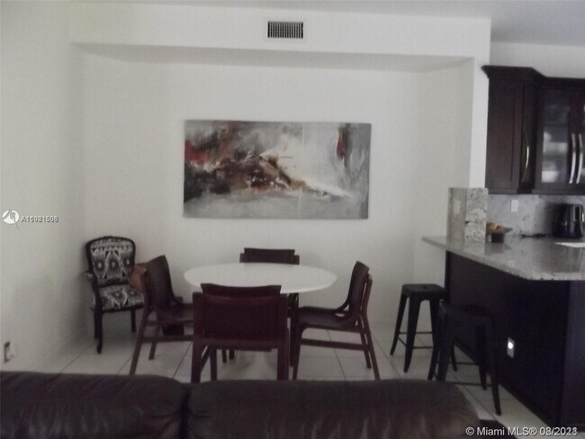 Foto del edificio - 15563 Miami Lakeway N