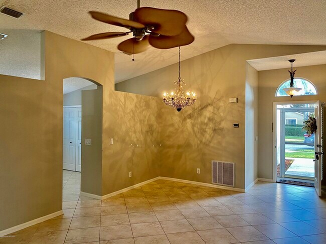Building Photo - 2080 Tiburon Ln
