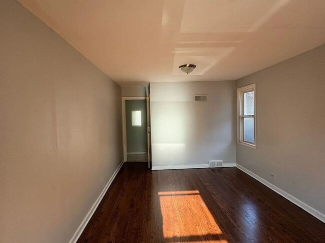 Building Photo - 8957 Lamon Ave