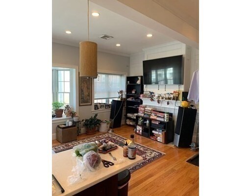 Primary Photo - 823 E 6th St