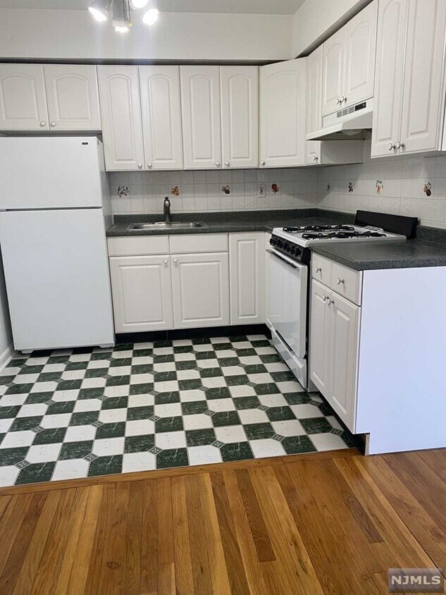 Foto principal - 310 Spring Ave