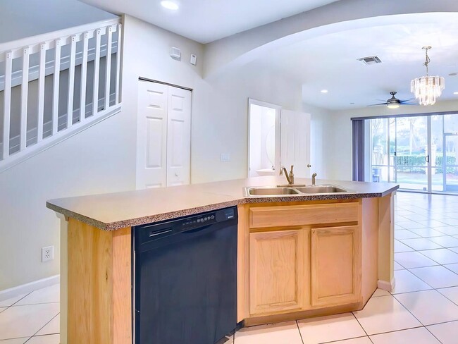 Building Photo - 8171 Bellagio Ln