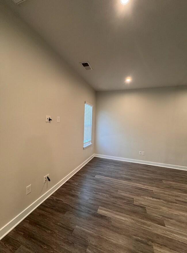 Building Photo - Beautiful Simpsonville Home with Modern Comfort & Space!