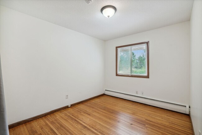 Building Photo - 5547 N Lyndale Ave