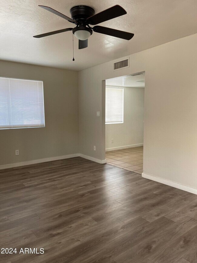 Building Photo - 916 N Pueblo Dr