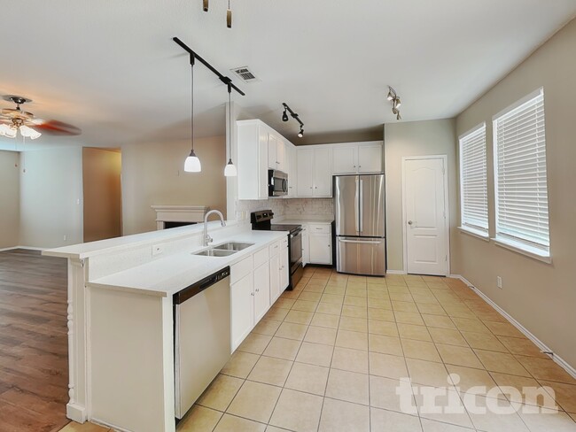 Building Photo - 103 Hollow Tree Dr