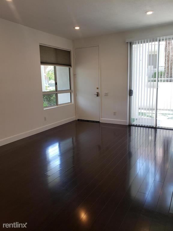 Building Photo - 401 El Cielo Rd