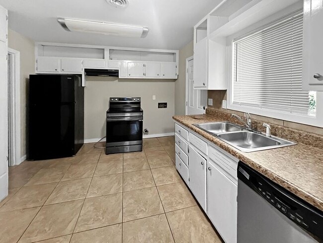 Building Photo - 244 E Haven Dr