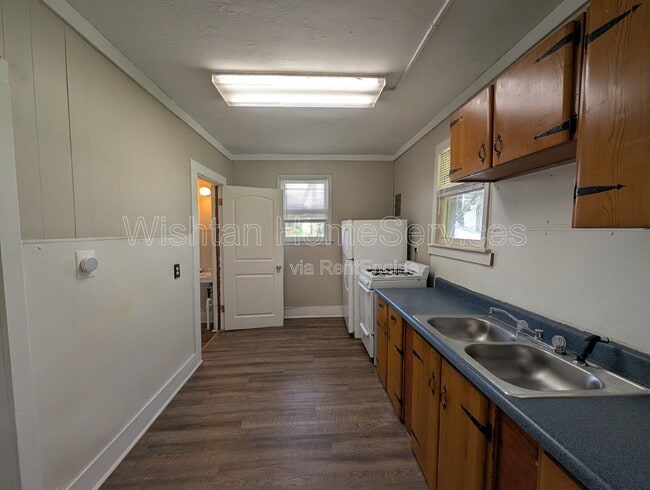 Building Photo - 615 N Avery St