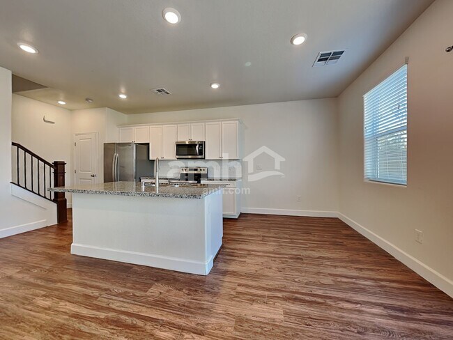 Building Photo - 1506 Garden Swing Ave