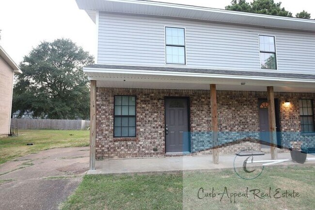 Foto del edificio - Fully renovated 2 bed 2 bath townhouse