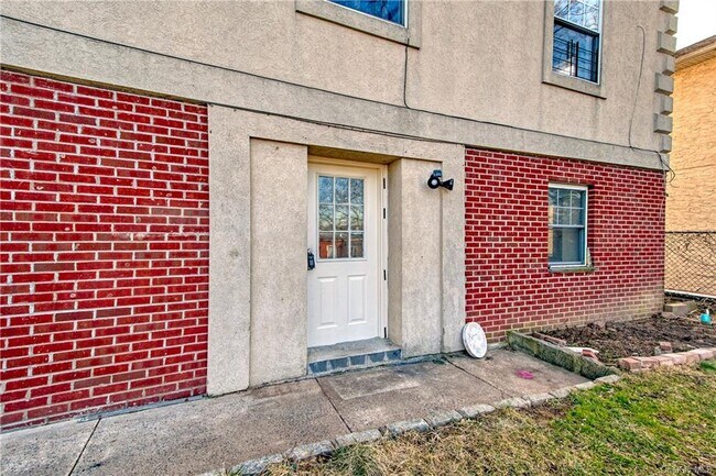 Building Photo - 444 N Terrace Ave