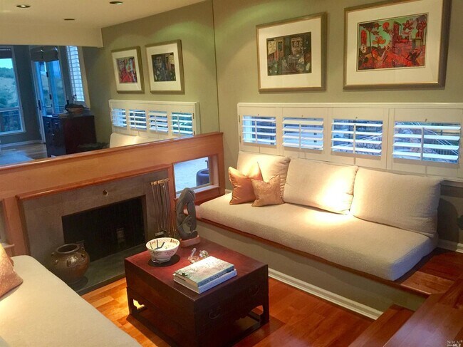 Building Photo - 6 Rolling Hills Rd