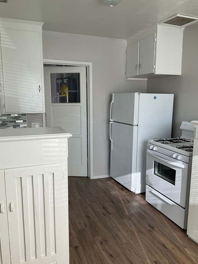 Kitchen - 1709 S Redondo Blvd