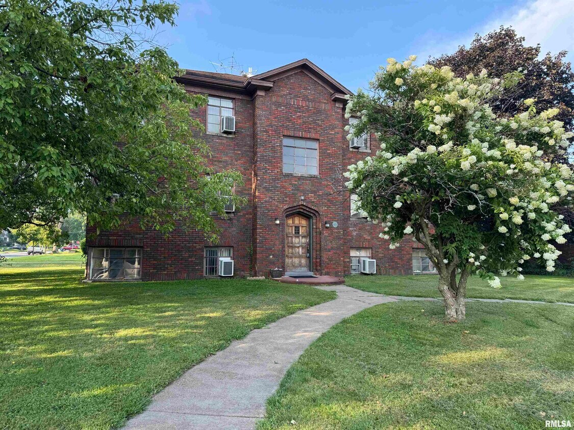 Foto principal - 405 W Columbia Ave