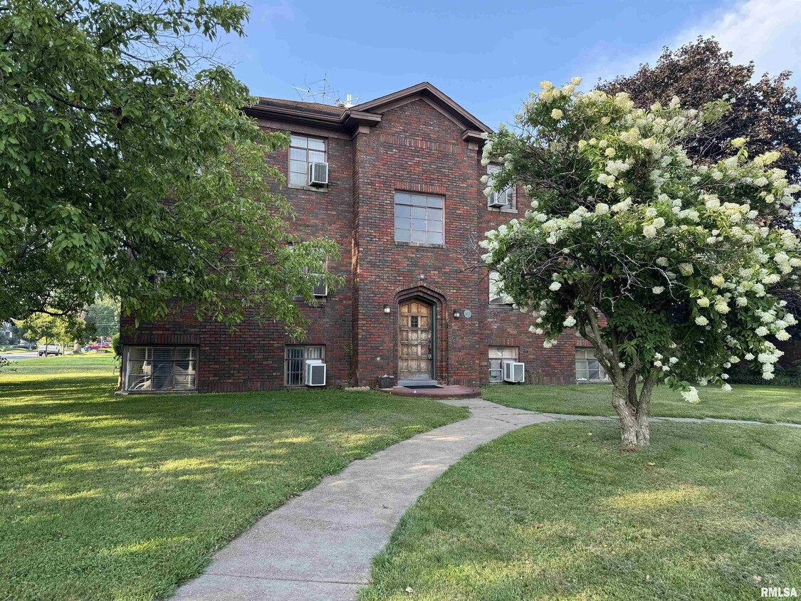 Primary Photo - 405 W Columbia Ave