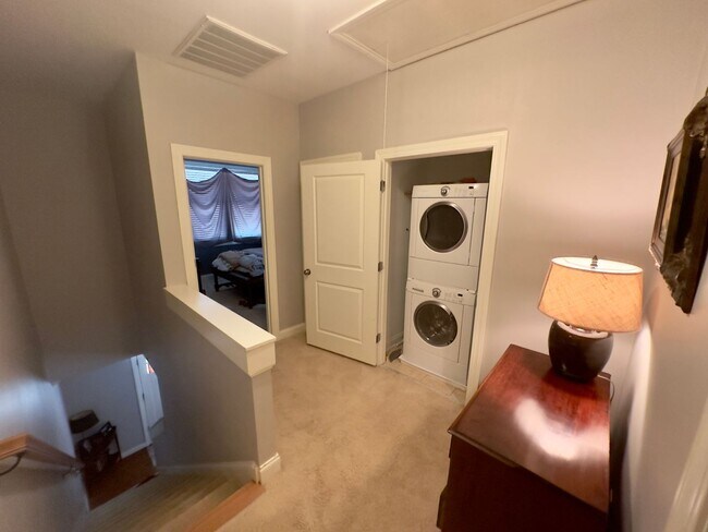 Foto del edificio - Location, Location!