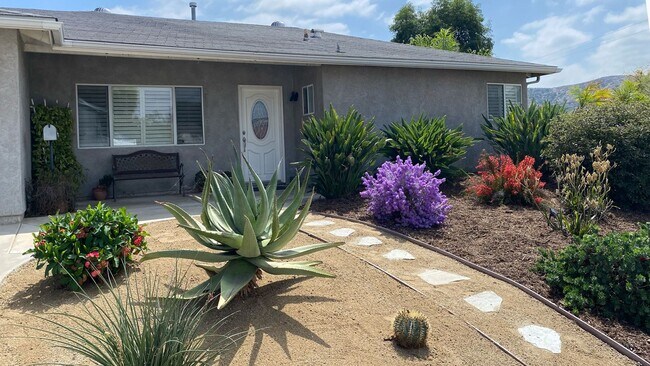 Foto del edificio - Updated 3 Bed, 2 Bath House in the Heart of Santee!