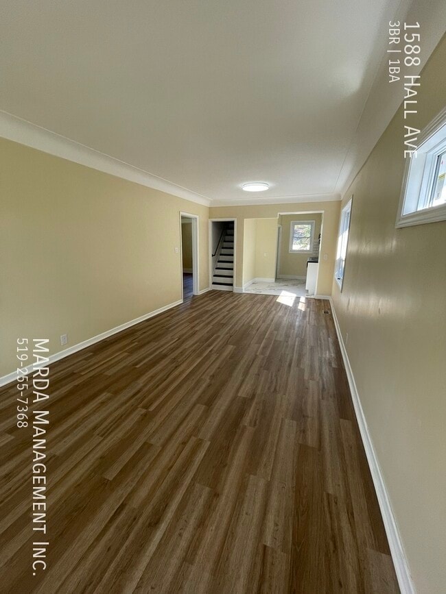 Building Photo - SPACIOUS UPDATED HOUSE 2 BED + LOFT / 1 BA...