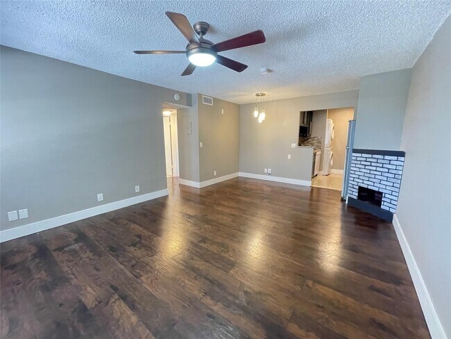 Foto del edificio - 10092 Twin Lakes Dr
