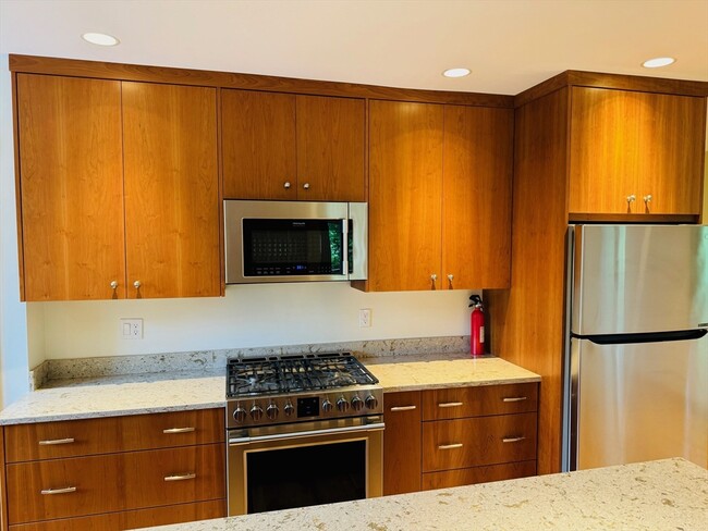 Building Photo - 44 Farwell St