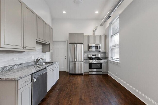 Foto del edificio - 3 bedroom in Chicago IL 60616