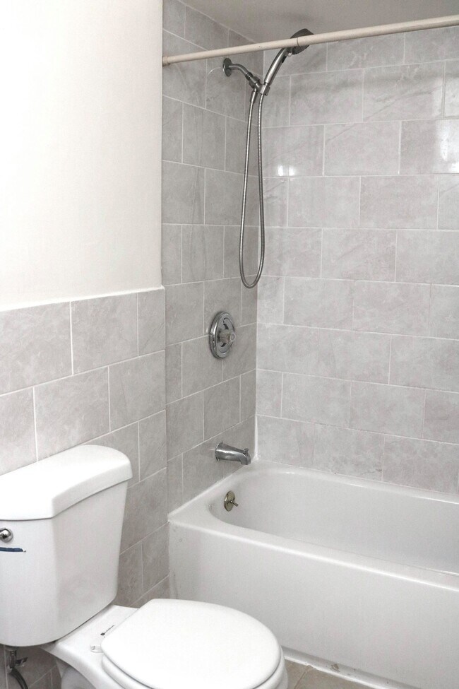 Baño - 24 Prospect St