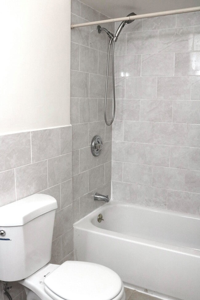 Bathroom - 24 Prospect St