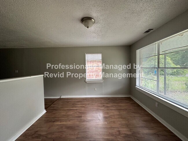 Foto del edificio - Spacious 3 Bedroom 1 Bath Home!