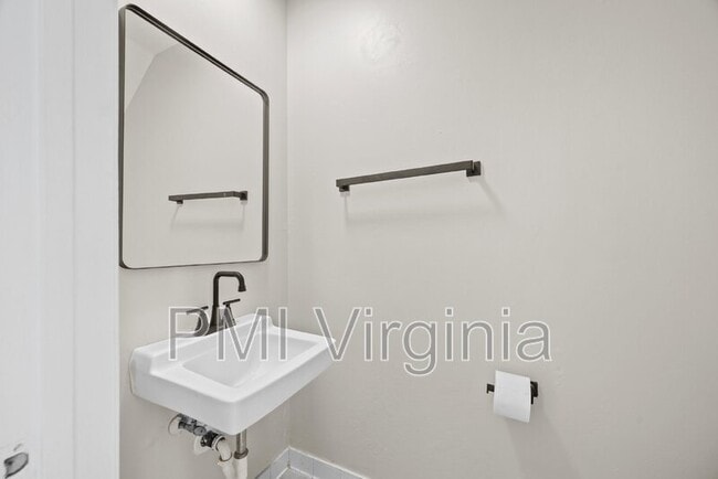 Building Photo - 200 Bailiff Ct