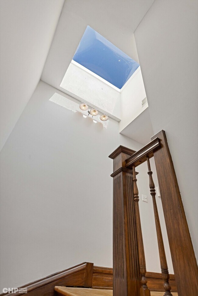 Building Photo - 3753 N Southport Ave