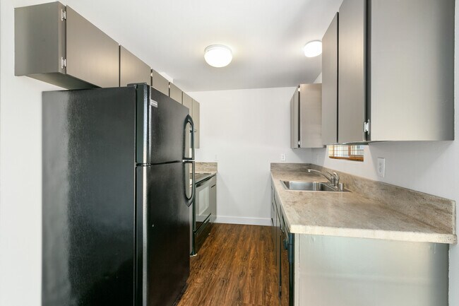 Building Photo - 8449 17th Ave SW