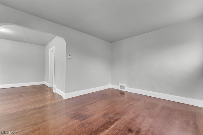 Building Photo - 7902 Rosewood Ave