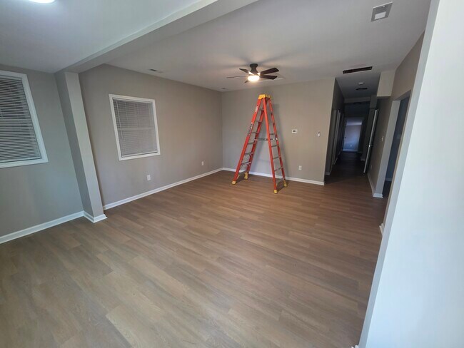 Building Photo - 1236 Algonquin Pky