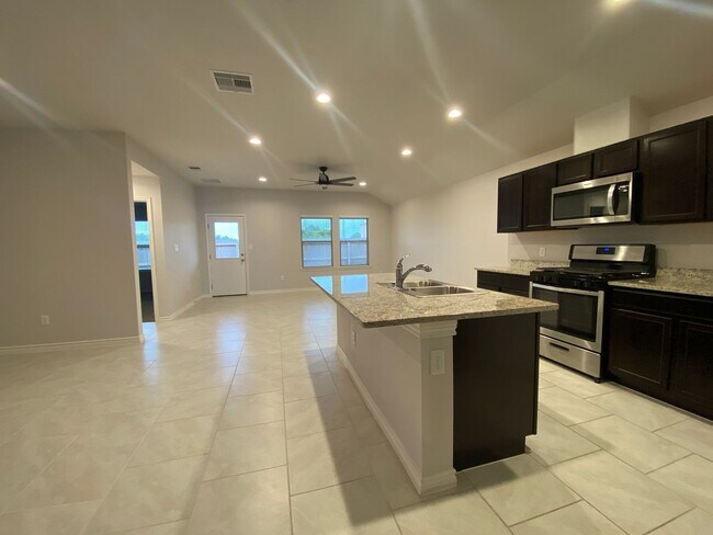 Building Photo - NEWER 4 BDRM HOME IN FLOUR BLUFF ISD!