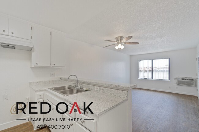 Building Photo - 16200 Vermont Ave