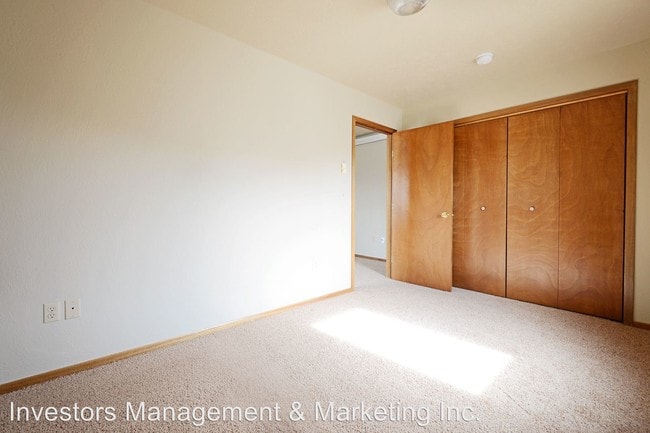 Building Photo - 209 27th Ave NW