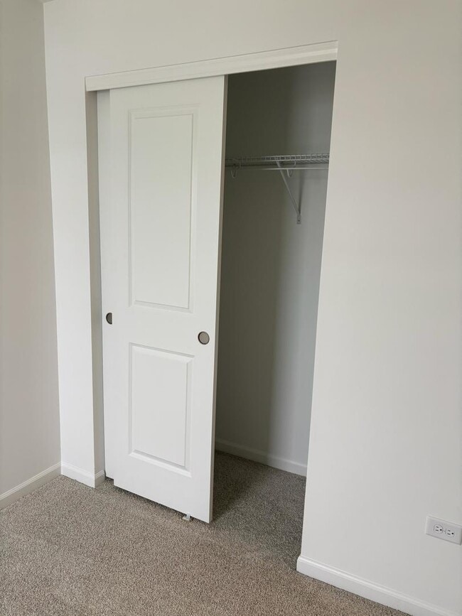 Building Photo - 450 Hathaway Ln