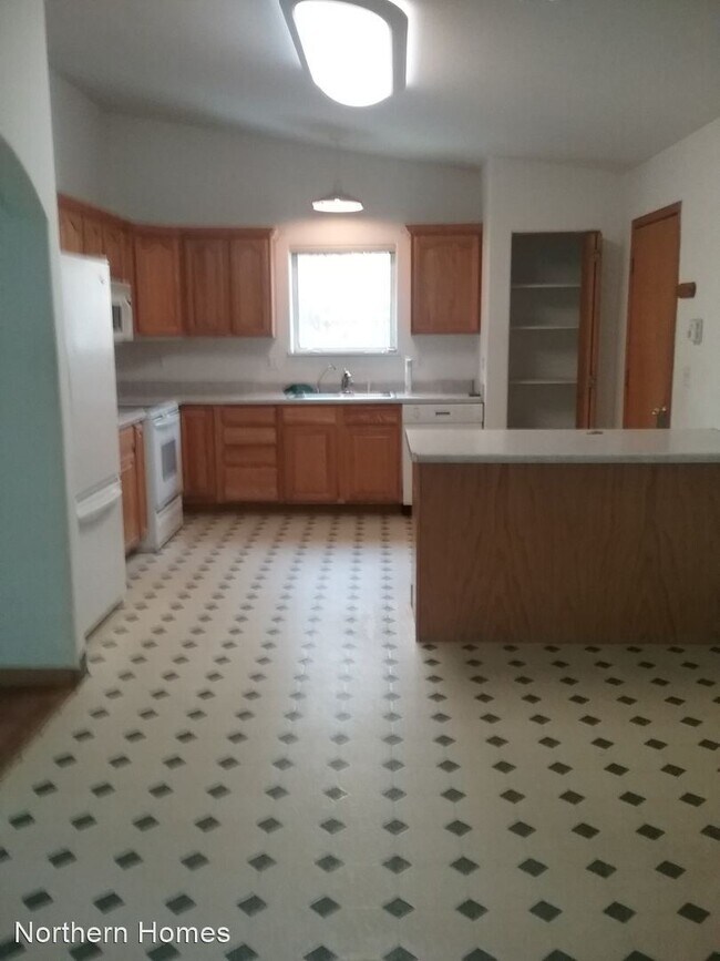 Building Photo - 3 br, 2 bath House - 3745 Helensdale Ave