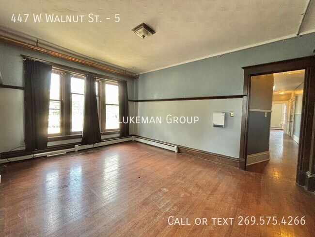 Building Photo - 447 W Walnut St
