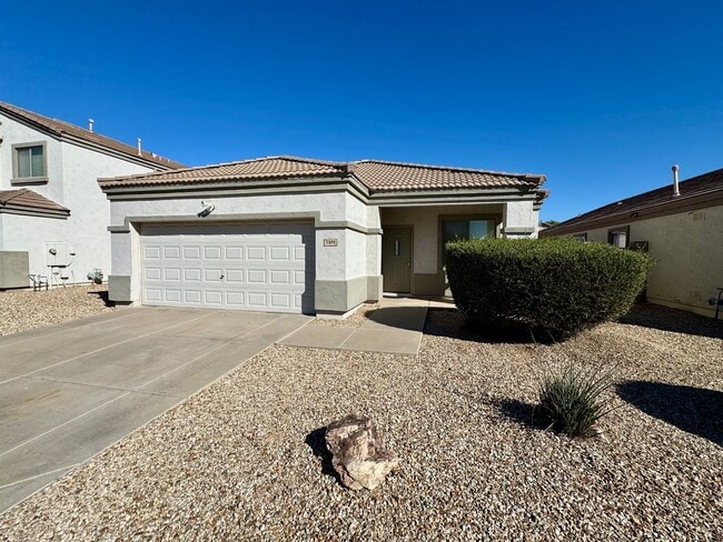 Building Photo - 4 Bedroom/2 Bath Single Level Home! Close ...