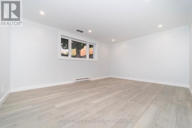 Building Photo - 373-373 Brant St