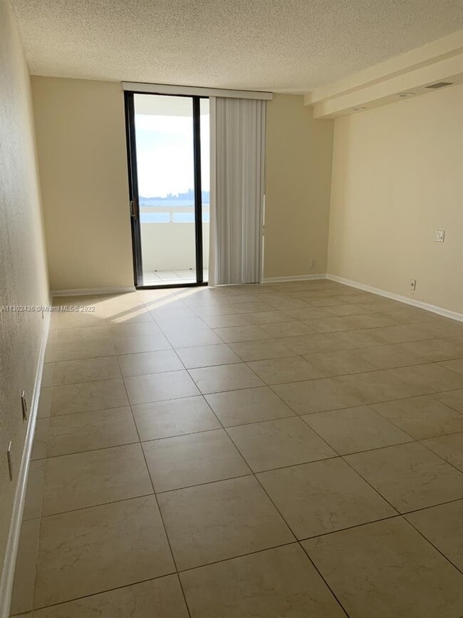 Building Photo - 4000 Towerside Terrace