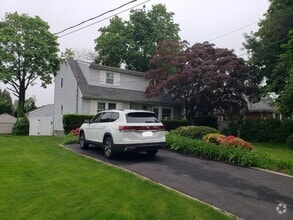 Building Photo - 11 Wilhow Ct