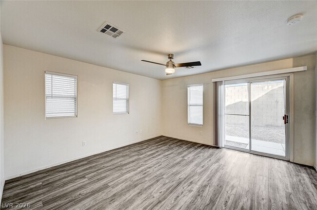 Foto del edificio - 3672 Moonlit Beach Ave