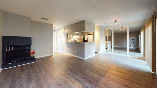 Building Photo - 2379 Briarwest Blvd