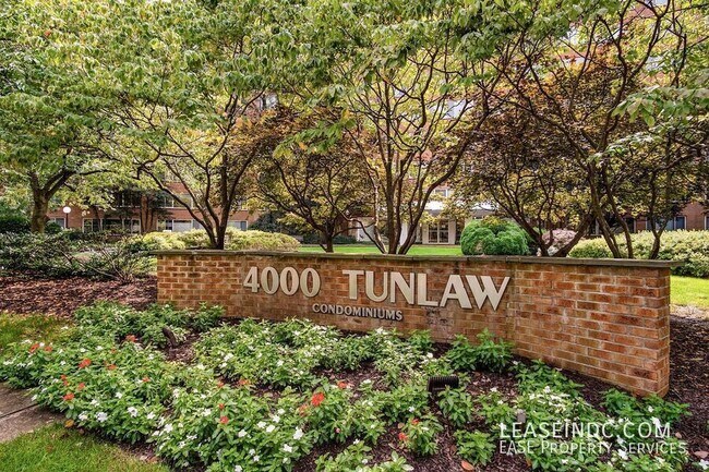Foto del edificio - 4000 Tunlaw Rd NW