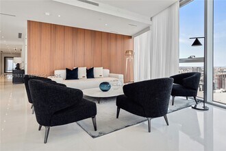 Building Photo - 300 Biscayne Blvd