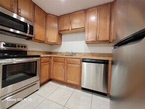 Building Photo - 10880 Royal Palm Blvd