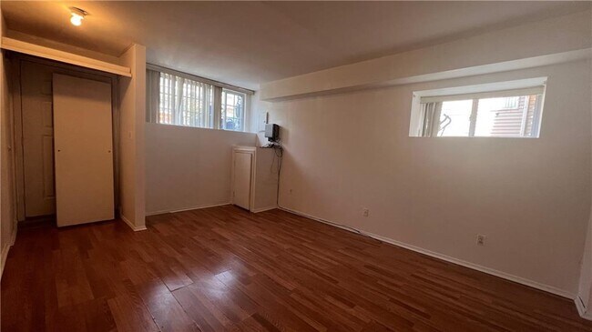 Building Photo - 49 Latourette Ln